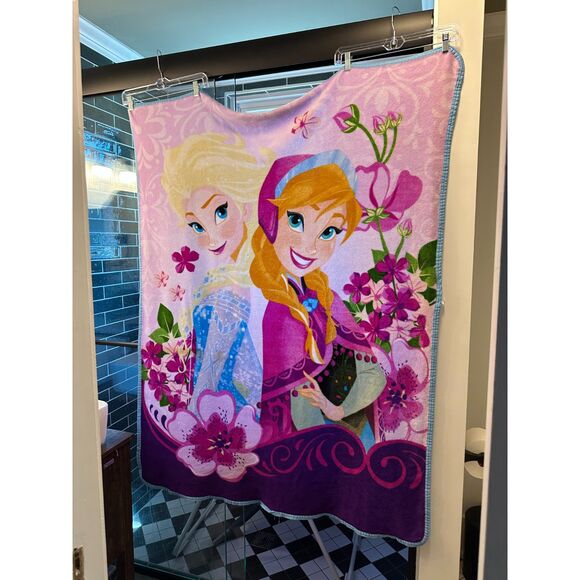 Disney's Frozen "Celebrate Love" Micro Raschel Throw Blanket 46" x 56" - Picture 1 of 3